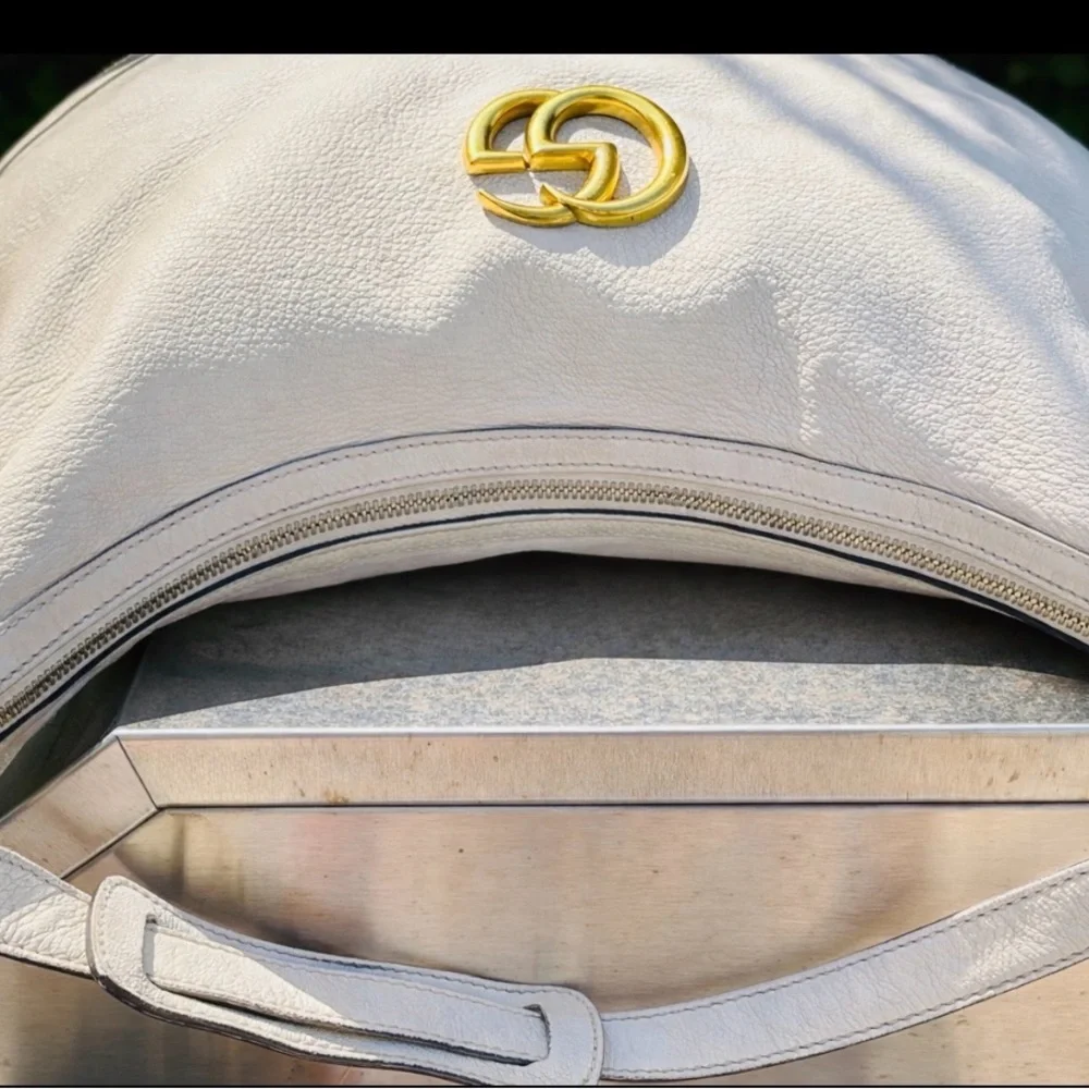 Gucci Cream Leather Hobo Bag with Gold GG Emblem - Picture 11 of 11